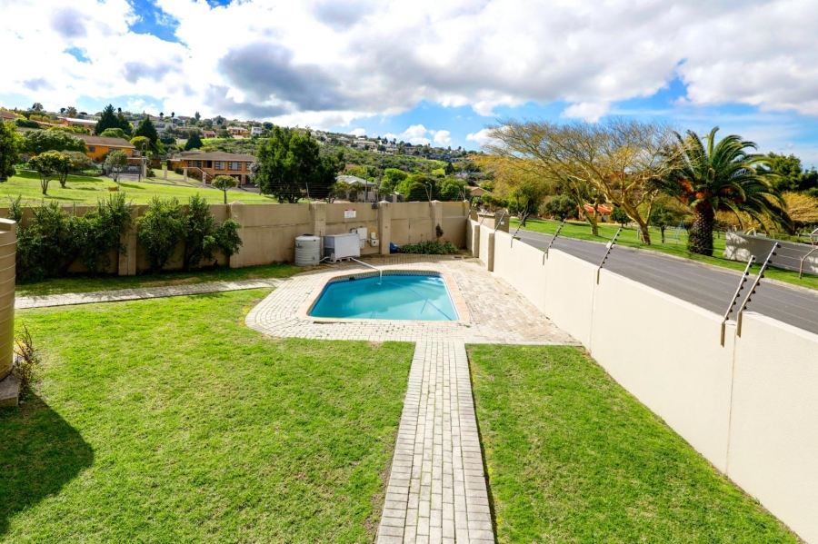 2 Bedroom Property for Sale in Loevenstein Western Cape